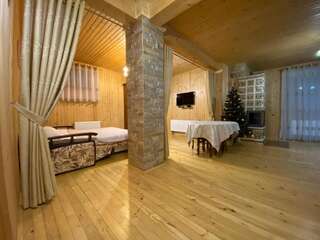 Гостевой дом Villa Alpiyka Славское Семейный номер-студио-3